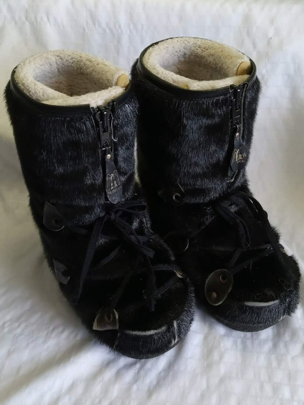 Bilodeau brand genuine fur boots, size 5 (runs large), lining needs to be replac